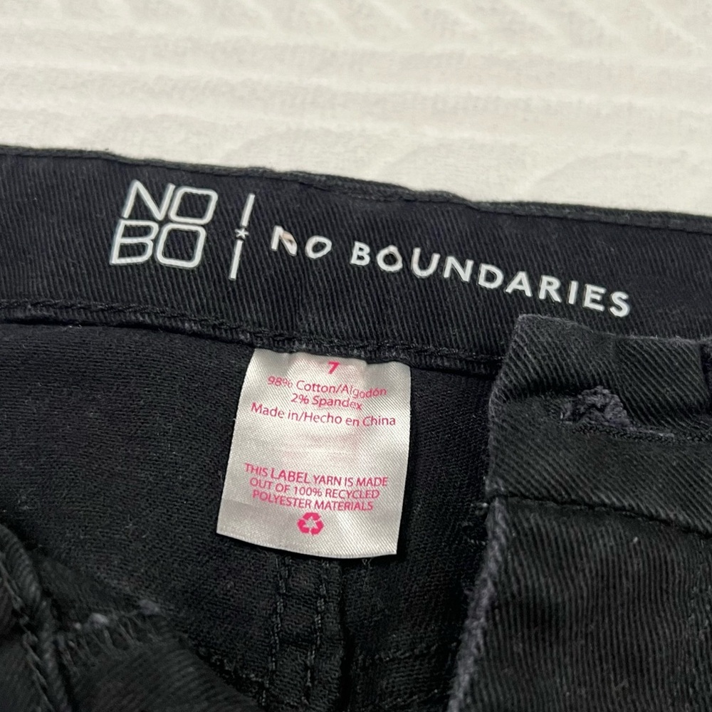 💗 No Boundaries- Women’s Denim Shorts - Picture 4 of 7